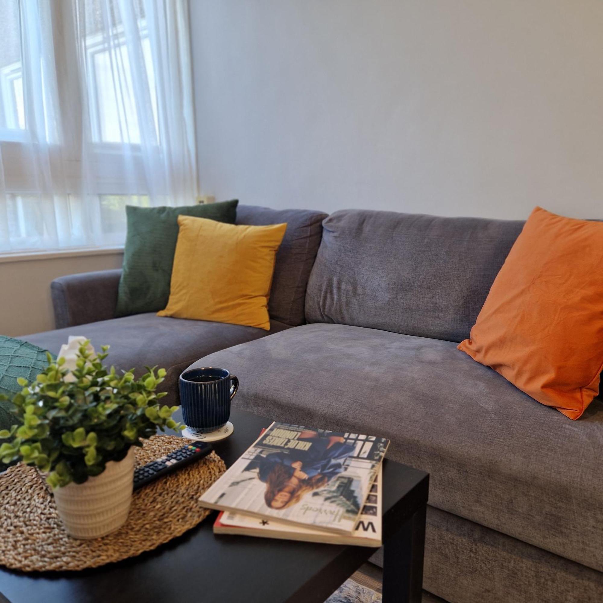 New, Refurbished Modern & Spacious 1 Bed Flat Westfield Shepherd's Bush Free Wi-fi Super King Bed Apartment London
